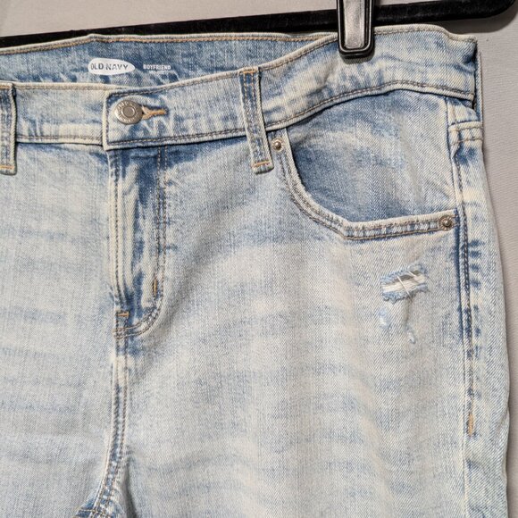 Old Navy Women's Light Acid‎ Wash Boyfriend Jeans Distressed Knee Size 12 - Picture 3 of 9